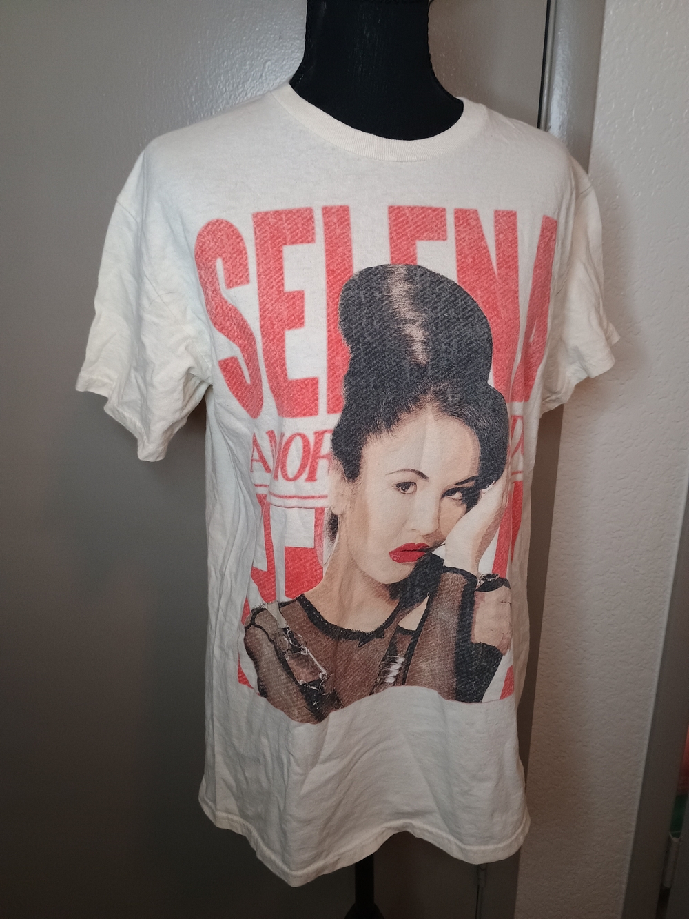 Selena Graphic Short Sleeve Tee in White & Red